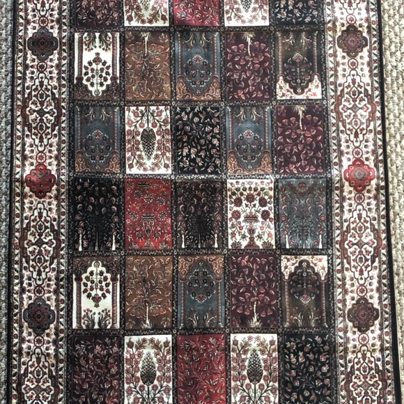 Handmade Silk Carpet “Nation” - Picture 5 of 8